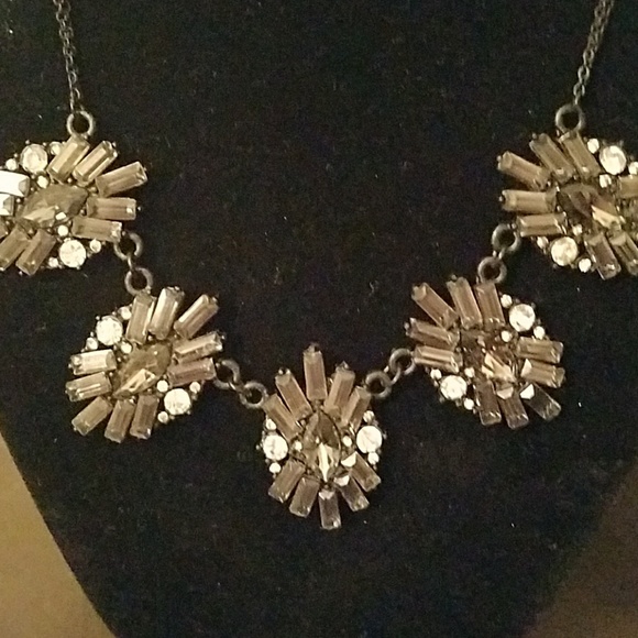 Delicate statement necklace - Picture 2 of 3